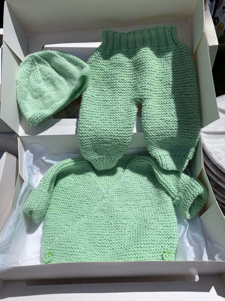 Ensemble bébé tricoté main – douceur naturelle 💚