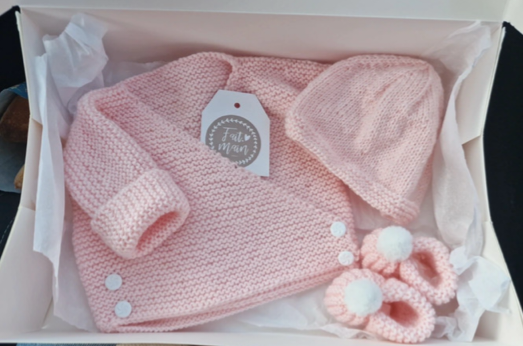 Ensemble bébé rose tricoté main – douceur & tendresse 💕