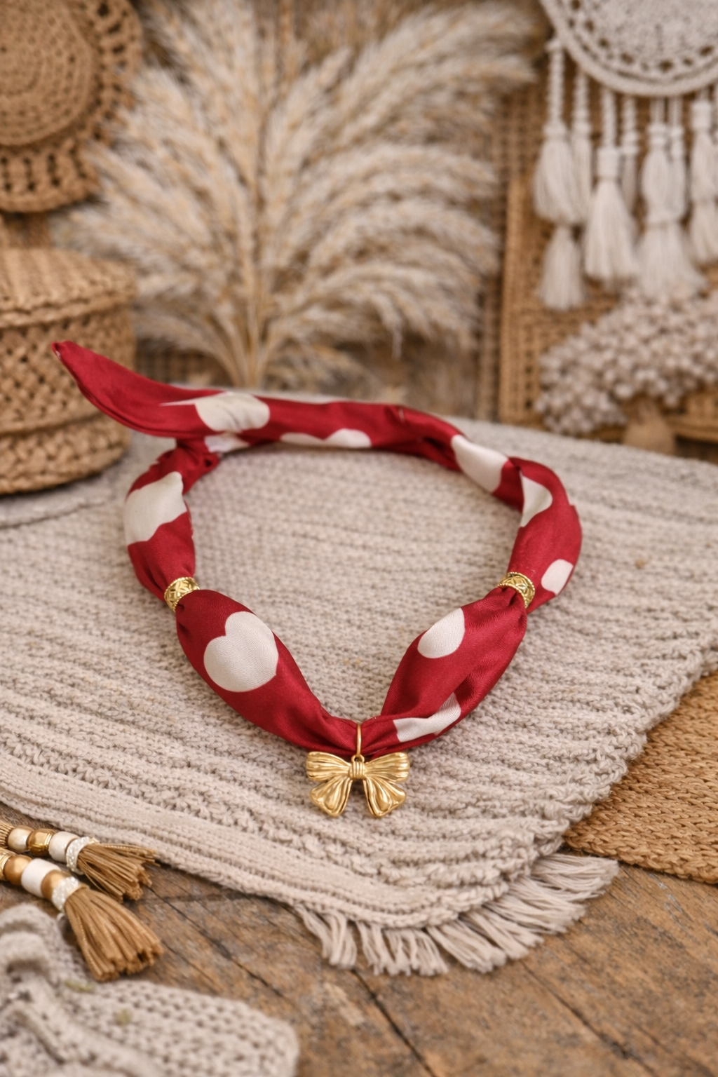 Collier foulard à nouer - Rouge à pois & détails dorés - Fait main