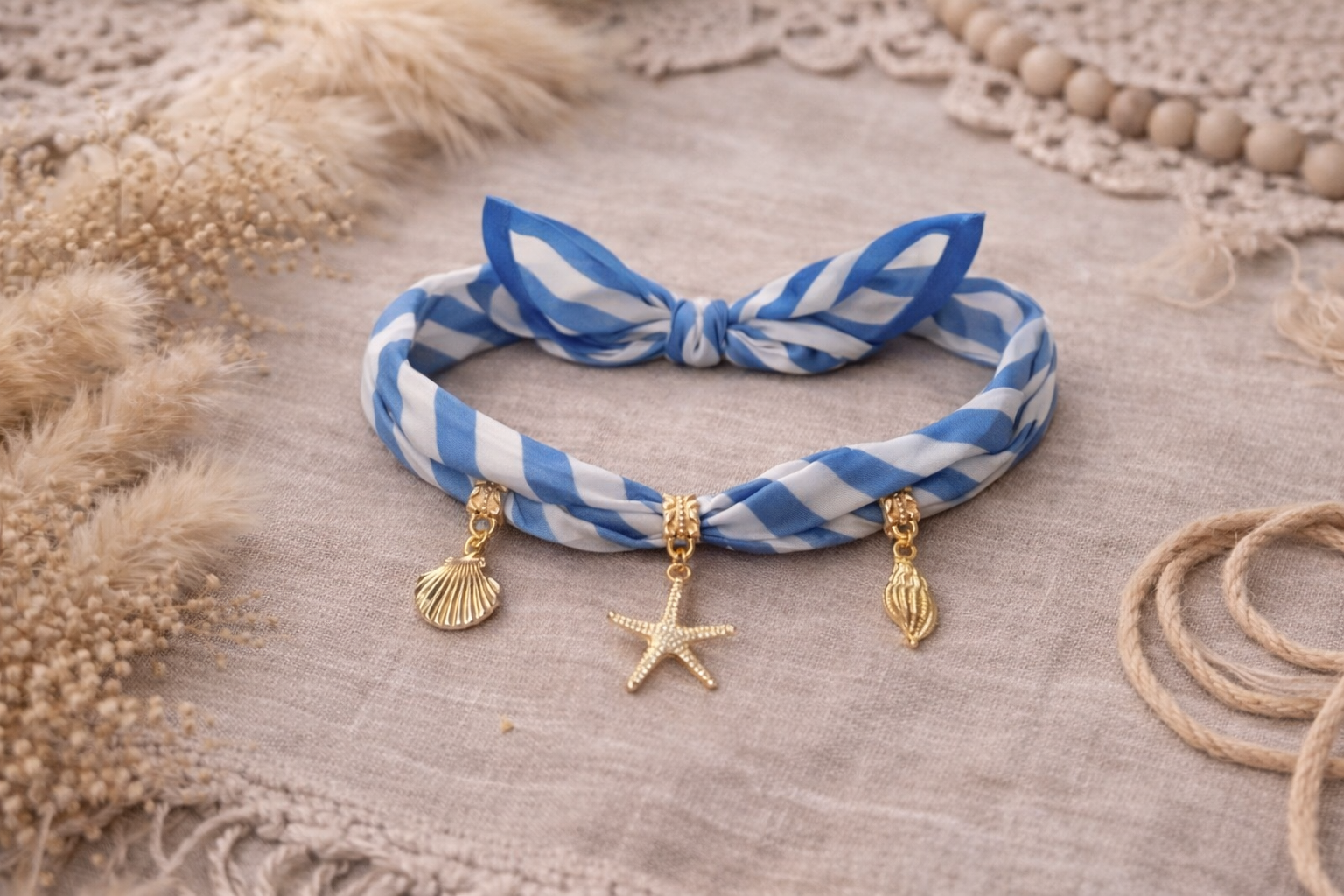 Collier foulard à pendentifs marins