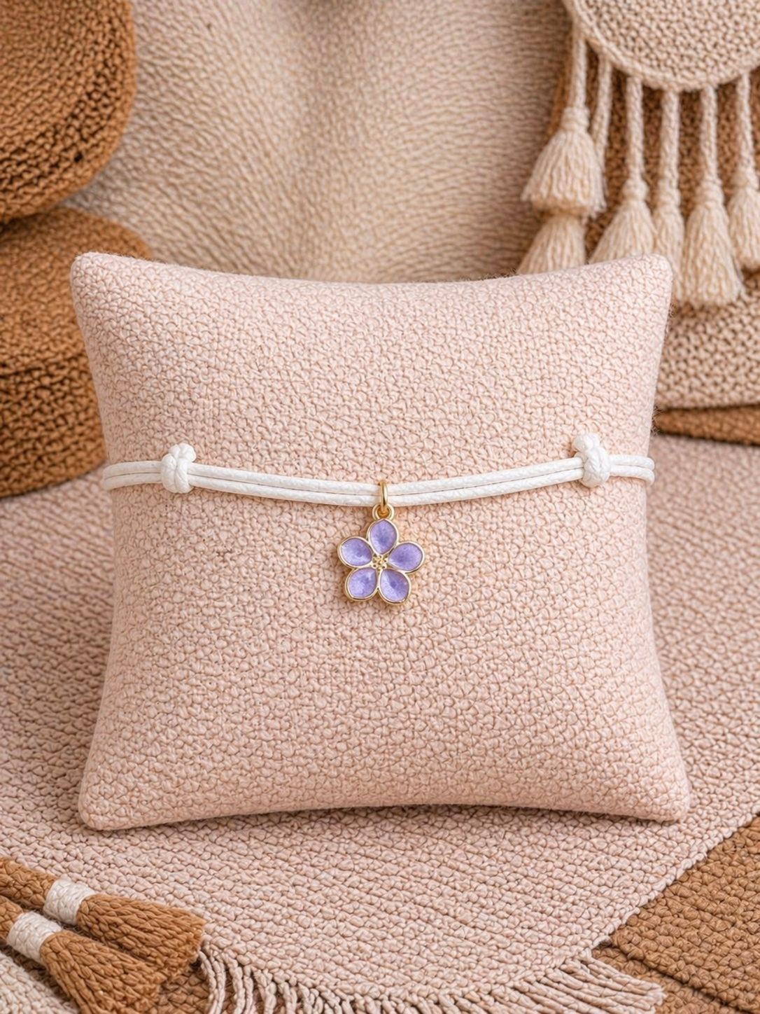 Bracelet cordon blanc fleur lilas – Fait main