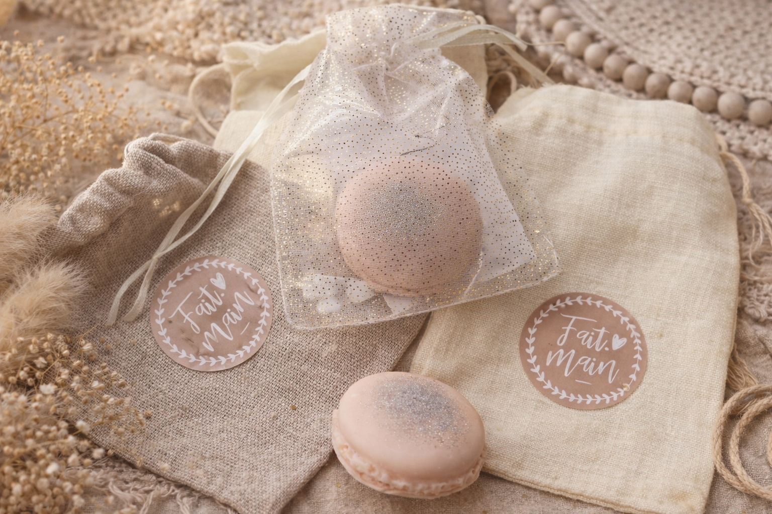 Coffret artisanal “Fait main” – pochons + fondant macaron pailleté - Nougat blanc