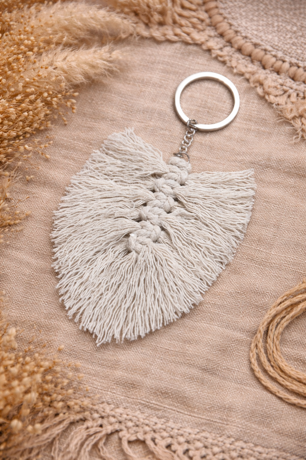 Porte-clés feuille en macramé – fait main