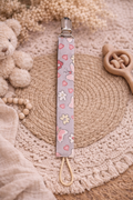 Attache-tétine papillons & cœurs – Fait main