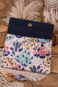 Moyenne pochette enveloppe à pression – Motif floral & rabat bleu marine