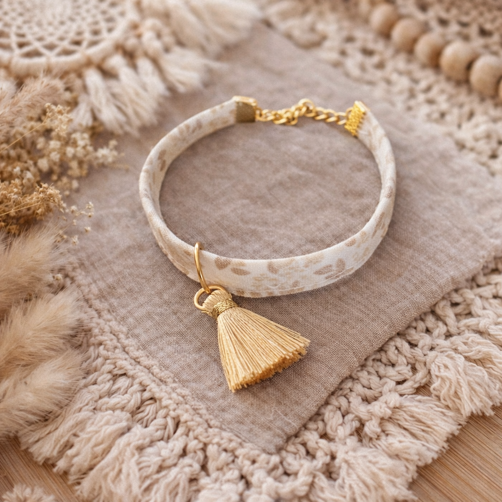 Bracelet tissu fleuri beige & doré – Fait main