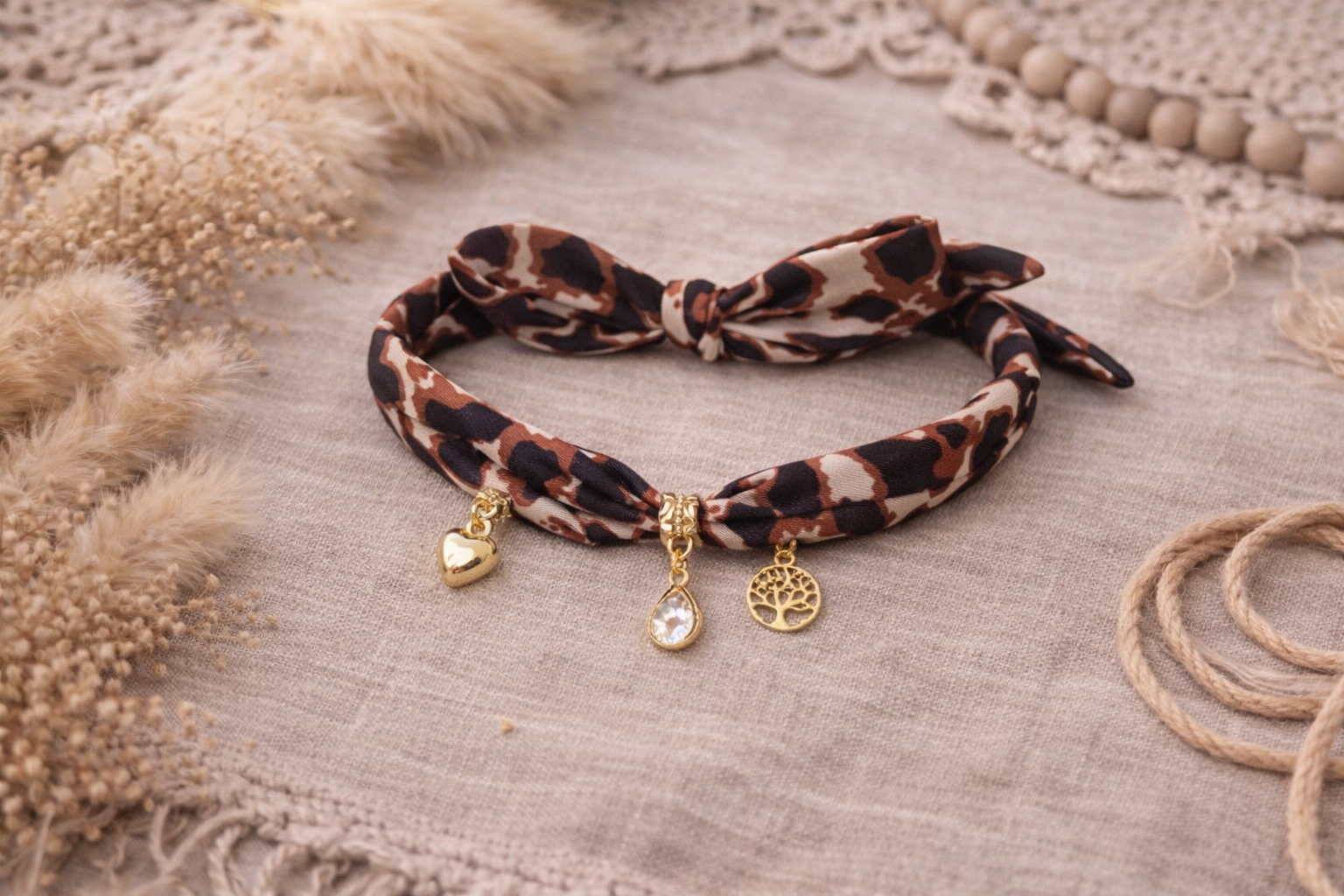 Collier foulard motif léopard