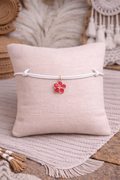 Bracelet cordon blanc fleur rouge – Fait main
