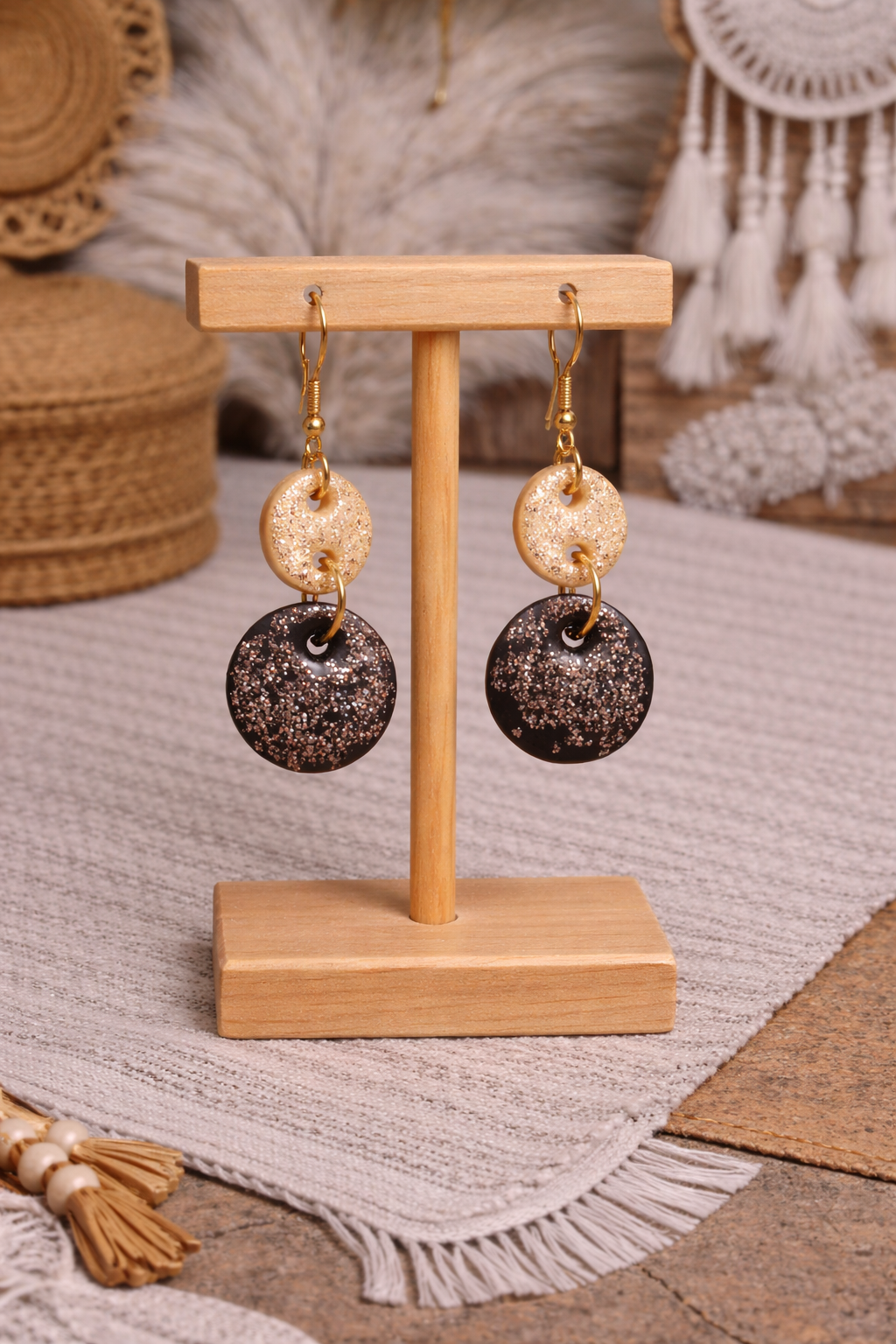 Boucles d’oreilles noir et doré pailleté pâte Fimo - Faites main
